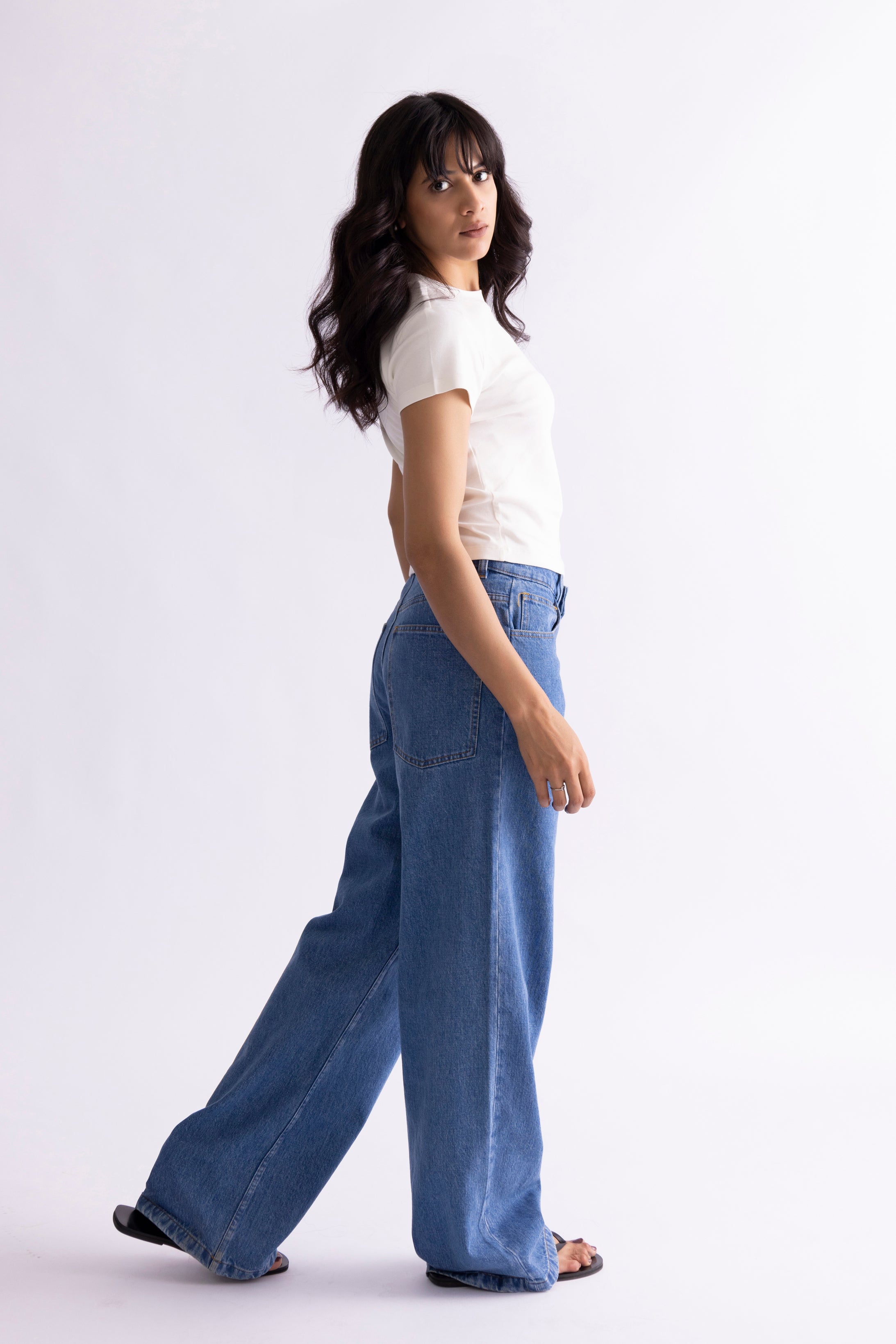 BASIC WHITE T SHIRT