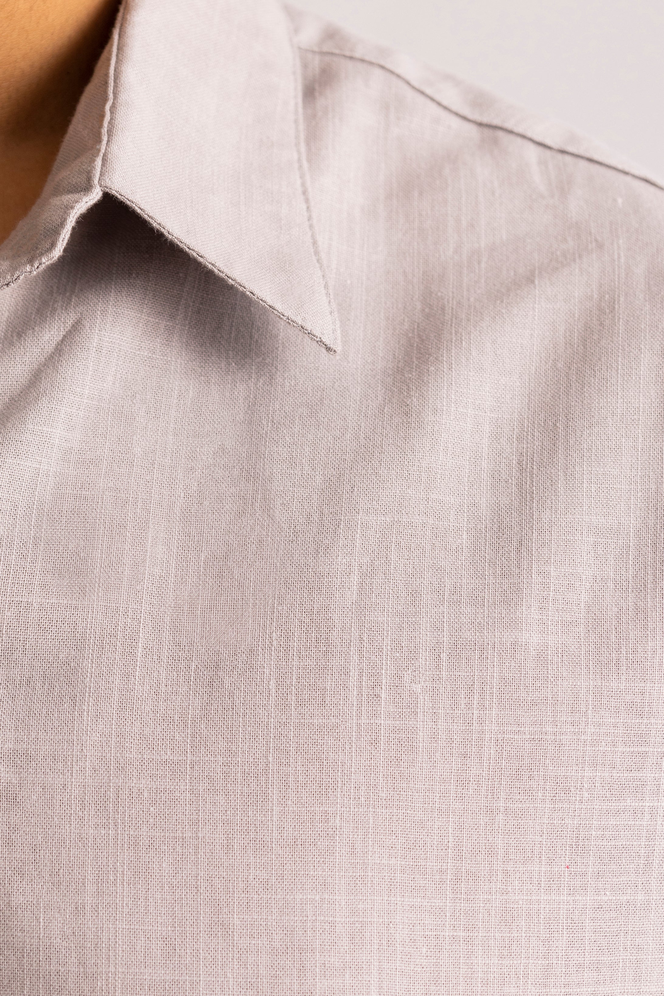 LINEN BUTTON-UP SHIRT