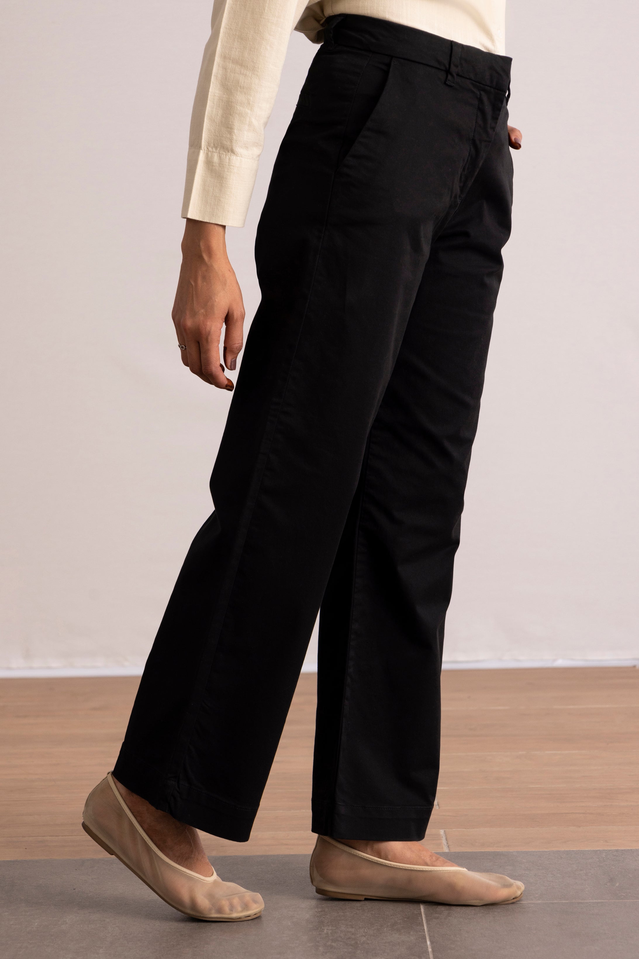 STRAIGHT-LEG CHINO
