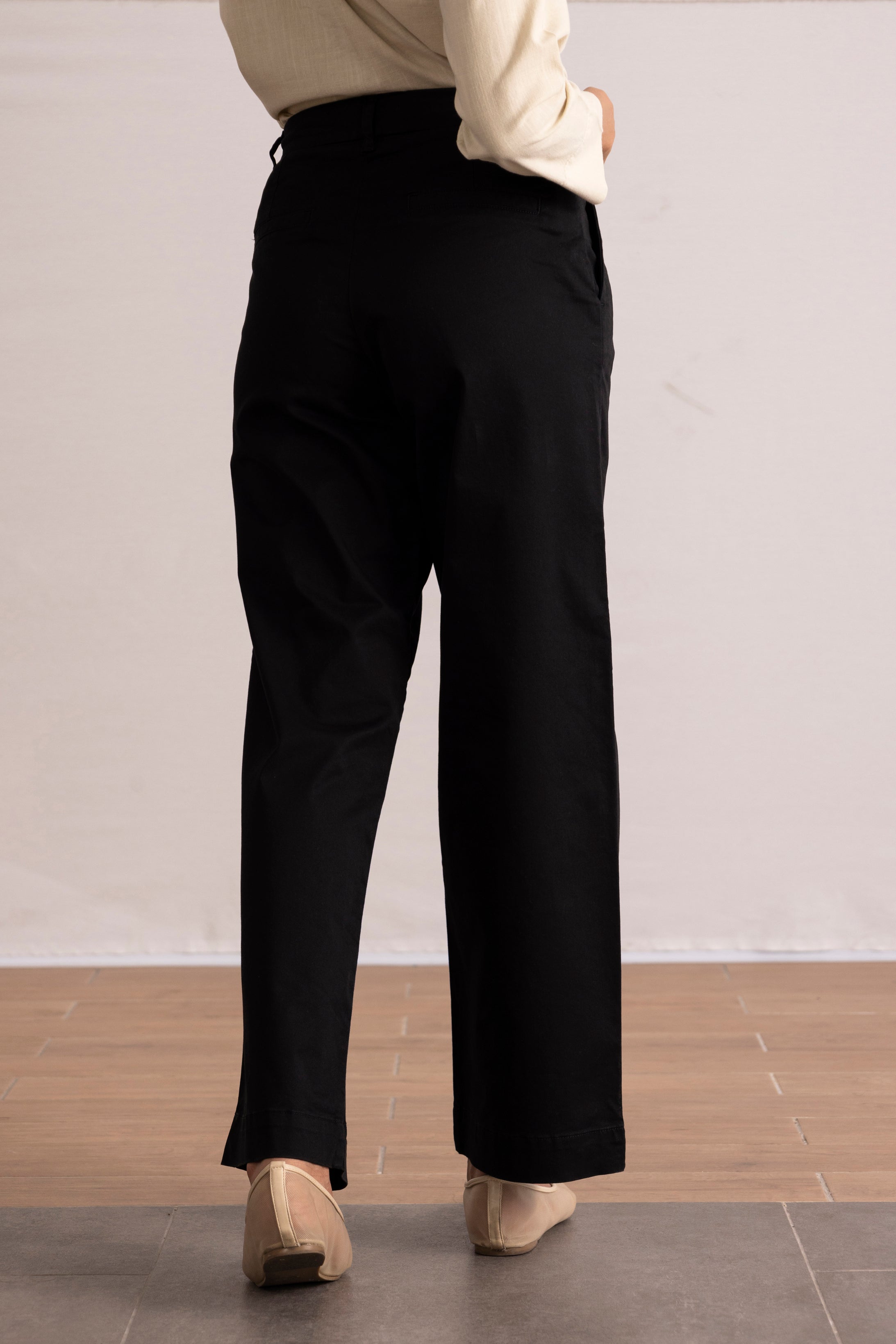 STRAIGHT-LEG CHINO