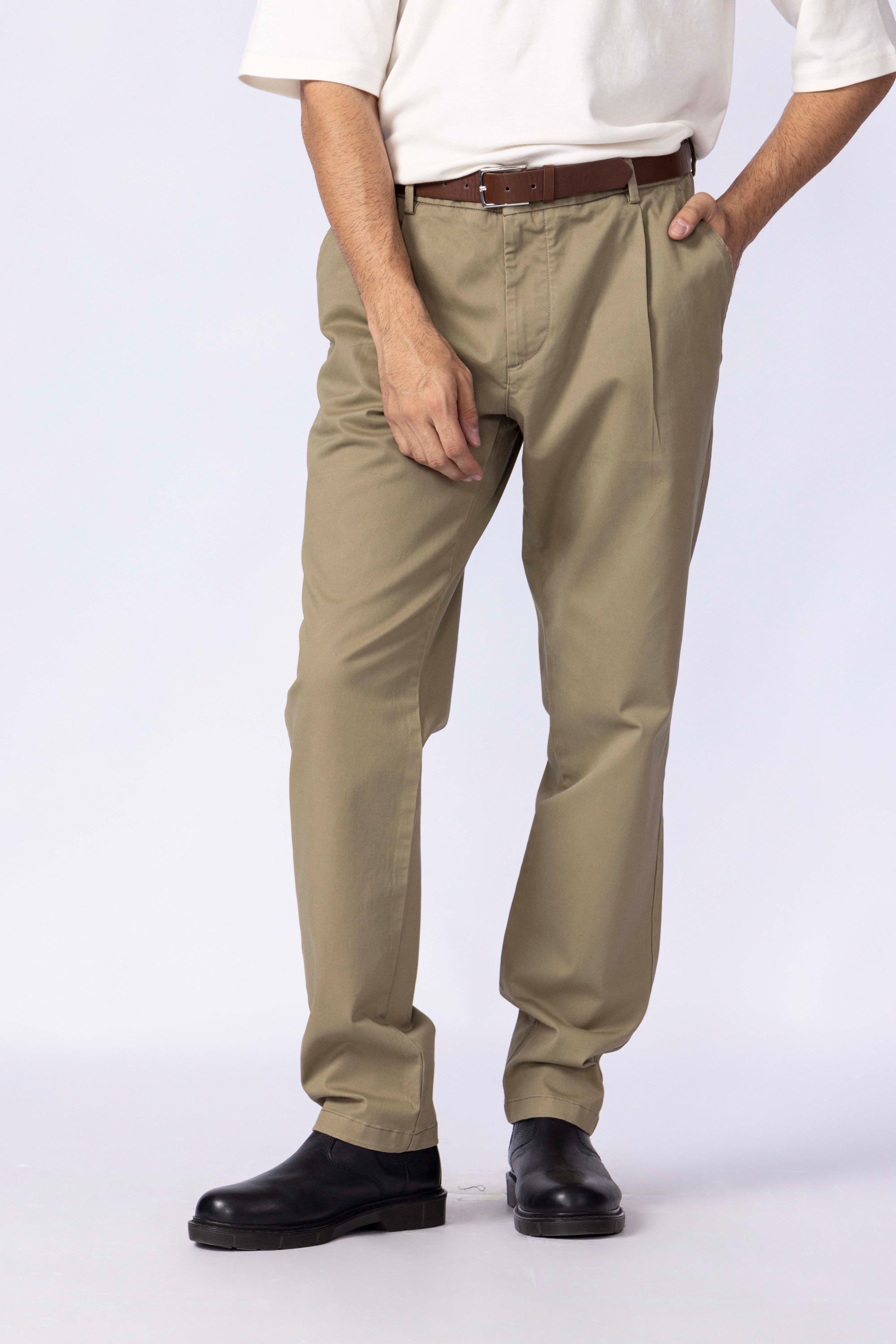 Men's Pleated Chino Pants With Belt