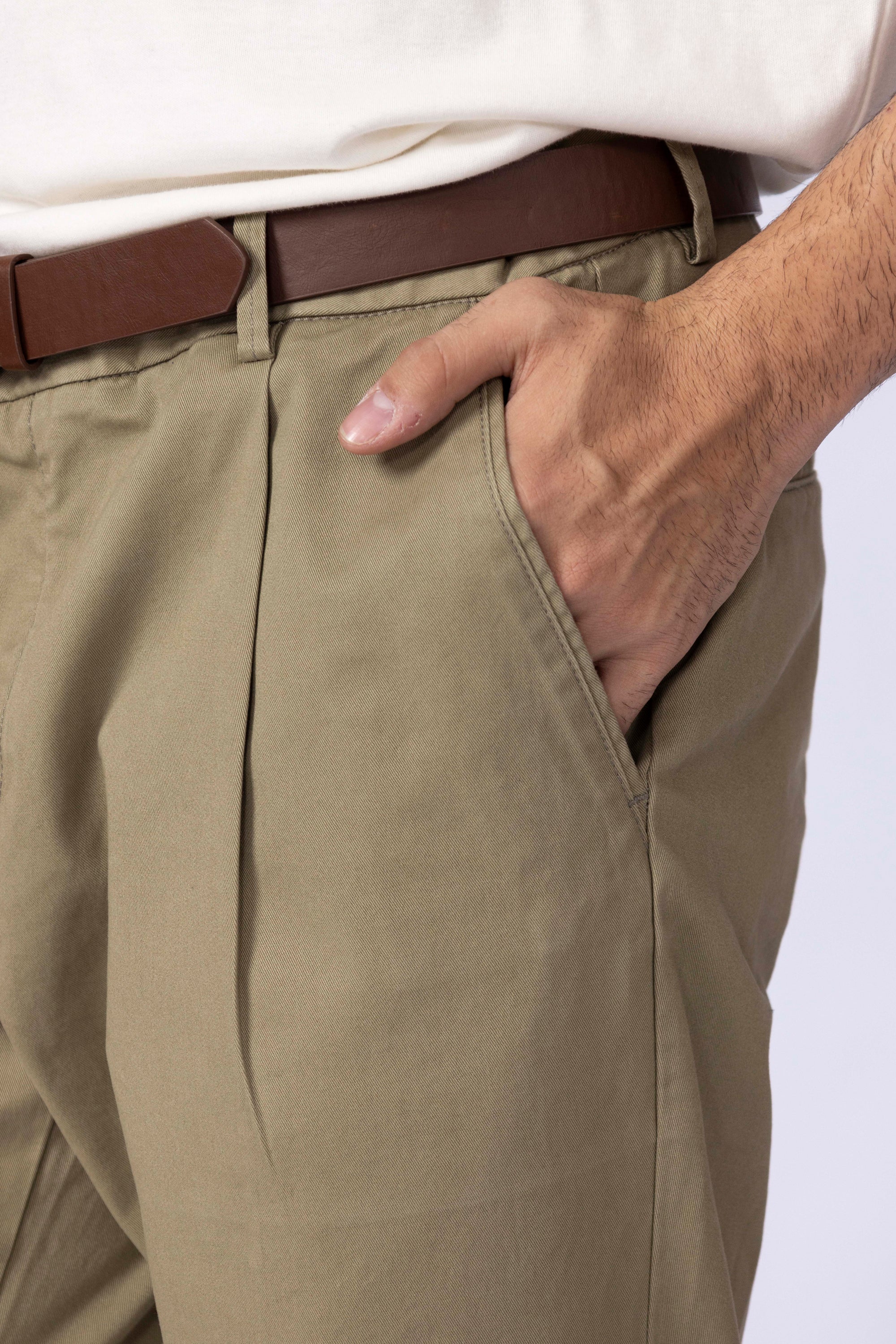 Men's Pleated Chino Pants With Belt